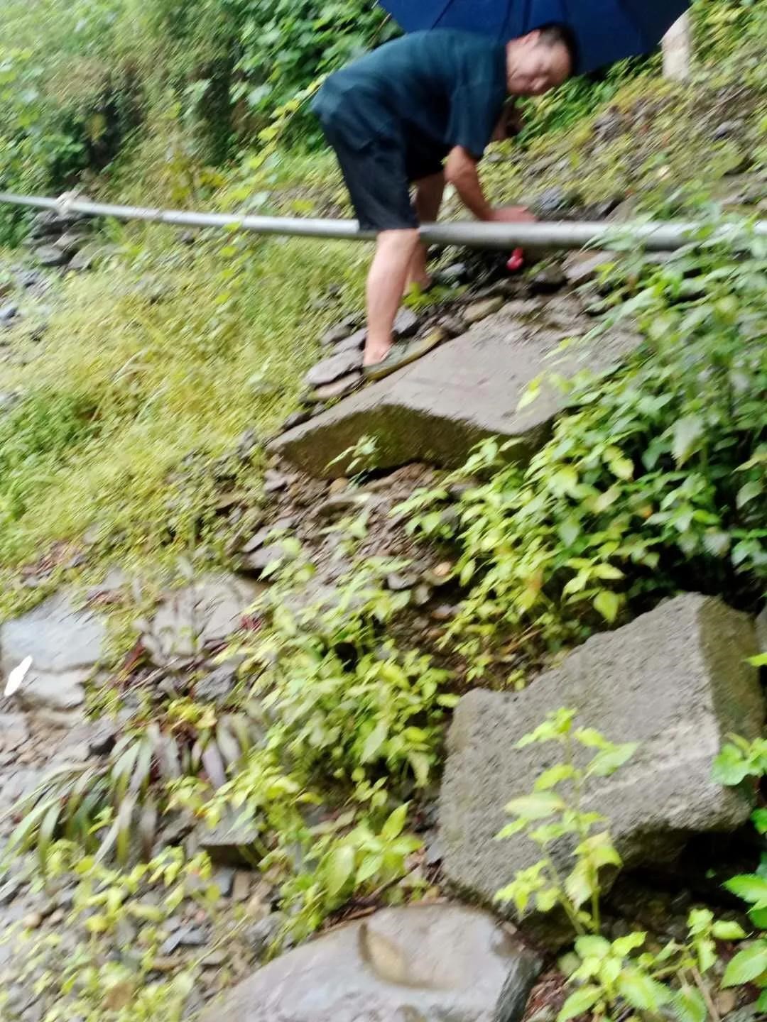湖南龙山县大安乡光辉村书记苏明勇二三事