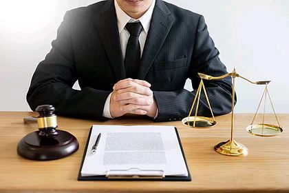 本网时评:如何加强律师行业从业人员的权益保障