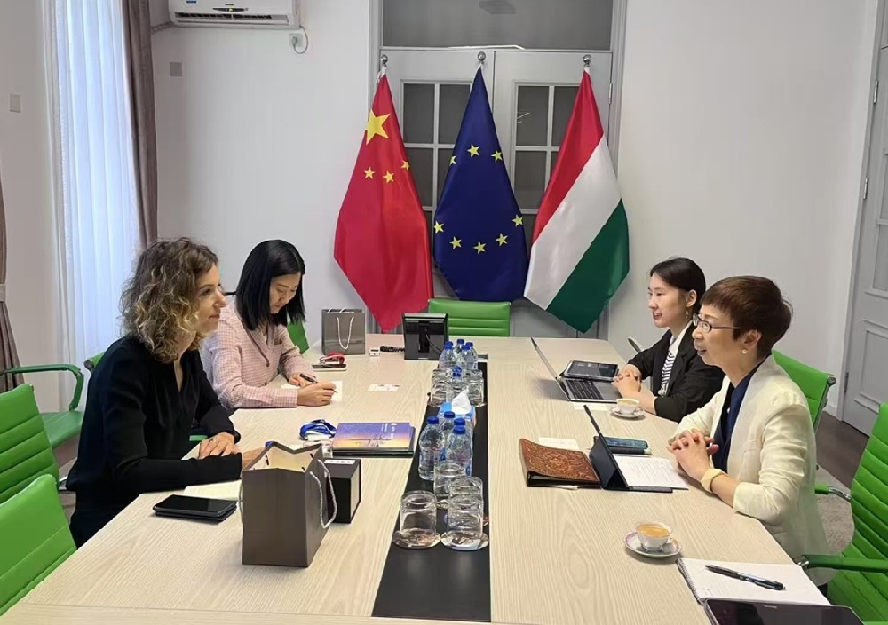 全国商报联合会秘书长姜尚源与匈牙利驻华大使馆商务处代表举行工作会谈