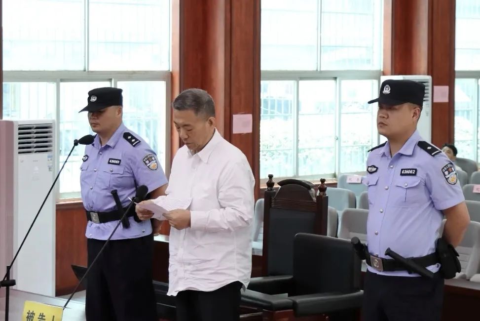 男子发布官员受贿文章被诉侵权，最新进展