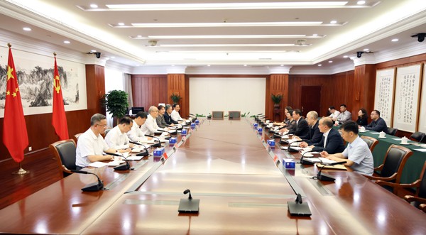 张军与中国作协主席、党组书记张宏森一行座谈 携手繁荣文学创作 促进增强法治自信、文化自信